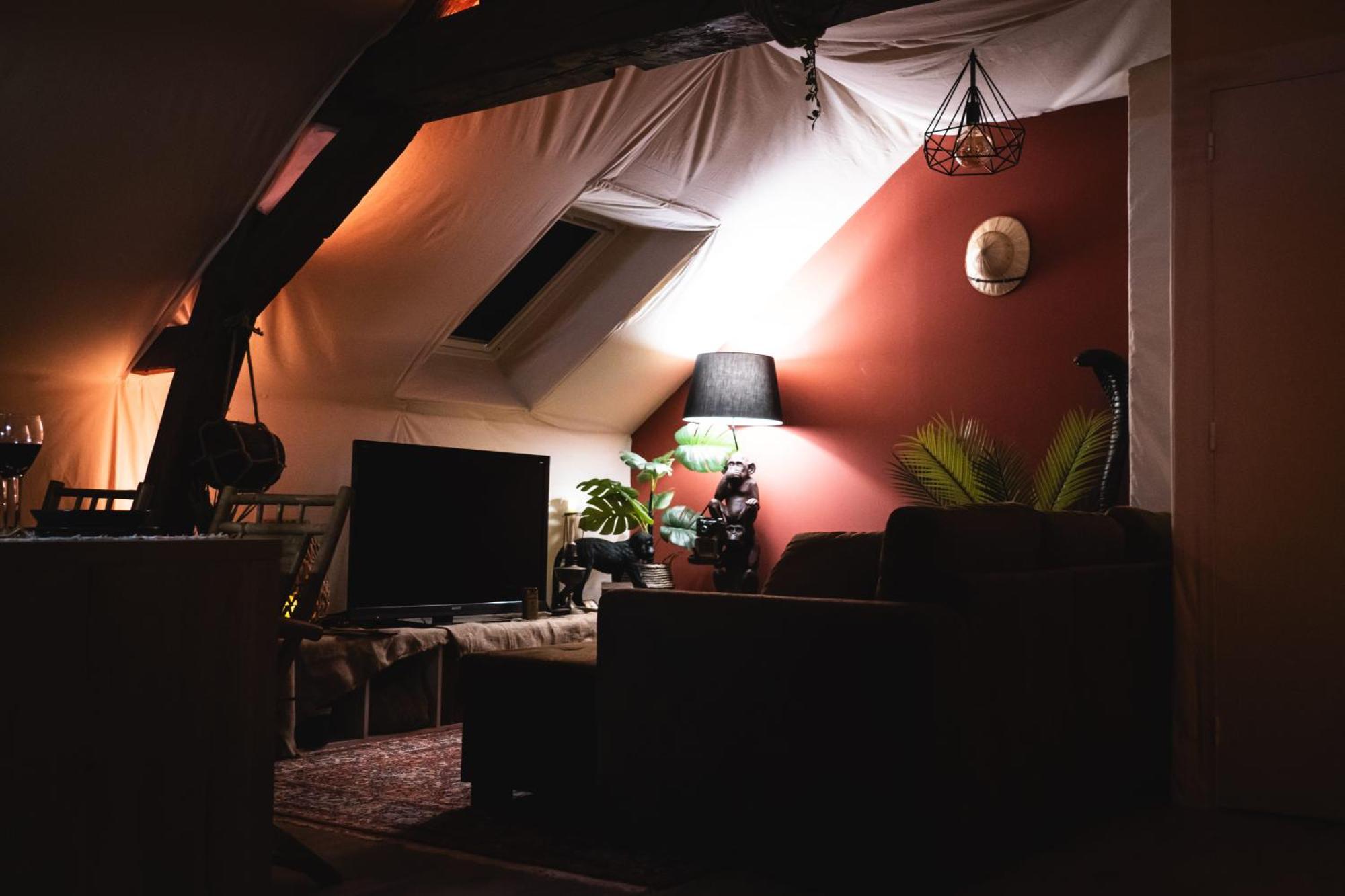 L'Insolite, Suite Safari D'Exception A Saumur Bagian luar foto